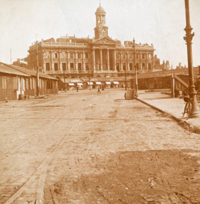 Stadhuis en Hoofdplein, Cambrai, Noord-Frankrijk, c1914-c1918 door Unbekannt