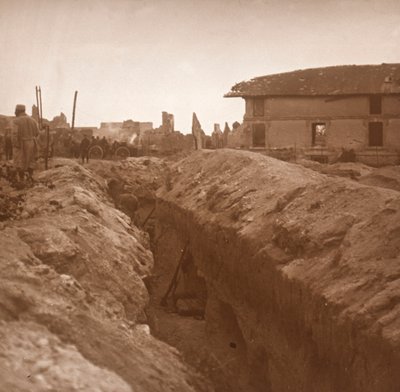 Loopgraven, ca. 1914-ca. 1918 door Unbekannt