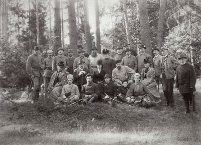 Tsaar Alexander III met familie en vrienden op jacht in het Bialowieza-woud, Rusland, 1894 door Unbekannt