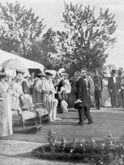 Tsaar Nicolaas II met bezoekende Franse President Poincare, Krasnoye Selo, Rusland, 22 juli 1914 door Unbekannt