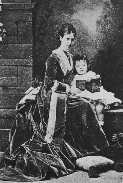 Tsarina Maria Fjodorovna van Rusland met Tsarevitsj Nicolaas, ca. 1873 door Unbekannt