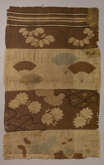 Tsujigahana textiel met horizontale strepen, bloeiende planten, waaiers, sneeuwvlokken, ca. laat 16e eeuw door Unbekannt