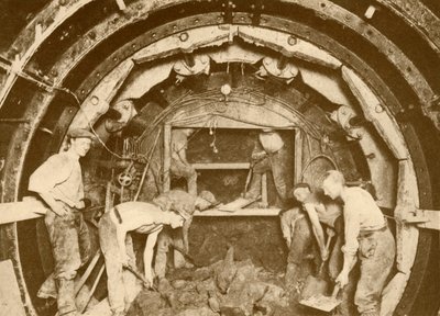 Buis Tunnel Uitgraving Met Behulp van Greathead Boorschild door Unbekannt