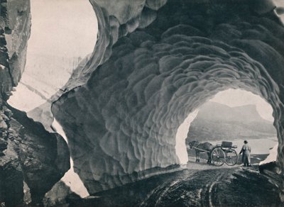 Tunnel door sneeuw, Hauklid Pass, 1914 door Unbekannt