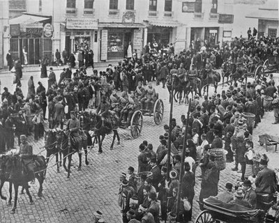 Turkse artillerie verlaat Constantinopel voor actieve dienst, 1915 door Unbekannt
