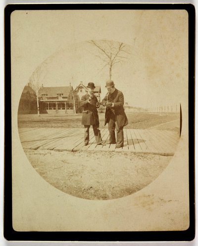 Twee mannen op een promenade, ca. 1890 door Unbekannt