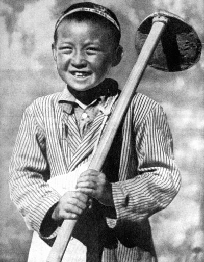 Oezbeekse schooljongen werkt op een boerderij, 1936 door Unbekannt