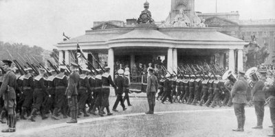 Overwinningsparade langs het Victoria Memorial en Buckingham Palace, Londen, 19 juli 1919 door Unbekannt