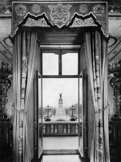 Uitzicht op het Victoria Monument vanuit Buckingham Palace, Londen, 1935 door Unbekannt