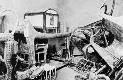 Uitzicht op de voorkamer van het graf van Toetanchamon, Vallei der Koningen, Egypte, 1922 door Unbekannt