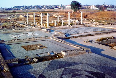 Uitzicht op de archeologische resten in Pella, Centraal Macedonië door Unbekannt