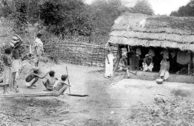 Dorp verstotelingen winkelen in Zuid-India, 1926 door Unbekannt
