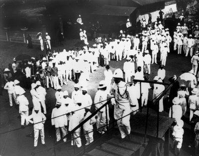 Bezoekers aan Port Doumen, Saigon, Vietnam, 1900 door Unbekannt