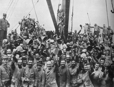 Vive la France: Franse troepen aan boord van een transport naar de Dardanellen, 1915 door Unbekannt