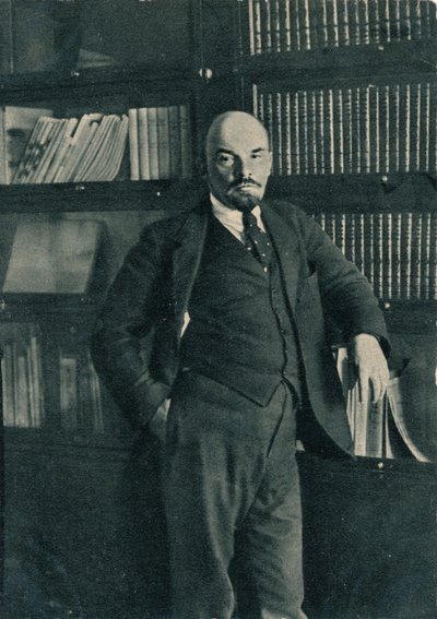 Vladimir Ilich Lenin, Russische bolsjewistische leider, in het Kremlin, Moskou, Rusland, oktober, 1918 door Unbekannt