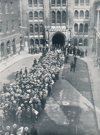 Wachten om de Guildhall binnen te gaan voor de eerste grote oproep tot wapens van Mr. Asquith, 1914 door Unbekannt