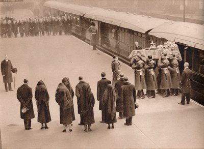 De kist bewaken, bedekt met de Koninklijke Standaard, 1936 door Unbekannt