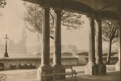 Westminster Bridge en Big Ben vanaf het Terras van St. Thomass Hospital, c1935 door Unbekannt