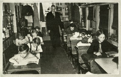 Wanneer de School naar de Kinderen Komt - Reizende scholen bieden een grondig moderne opleiding door Unbekannt