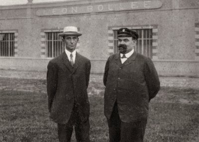 Wilbur Wright, Amerikaanse vliegenier, en Leon Bollee, Franse uitvinder en autofabrikant, 1908 door Unbekannt