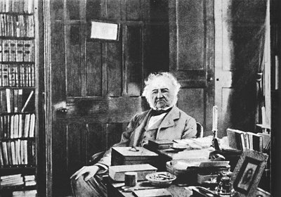 William Gladstone - De Grote Oude Man Zittend Aan Zijn Studietafel, c1925 door Unbekannt