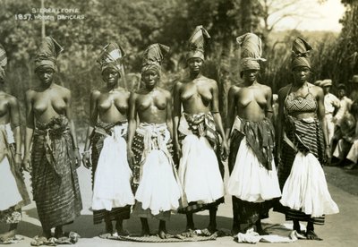 Vrouwelijke dansers, Sierra Leone, 20e eeuw door Unbekannt