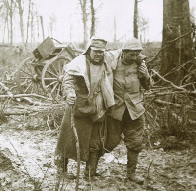 Gewonde soldaat, Verdun, Noord-Frankrijk, 1916 door Unbekannt