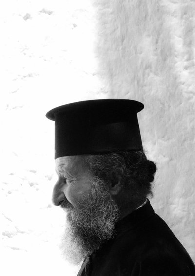 priester van de Orthodoxe Kerk op Kreta (pater) Kreta 1985 door Unbekannt