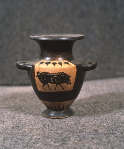 Zwartfigurige hydria of waterpot, met afbeelding van een stier, 5e eeuw v.Chr. door Unbekannt Unbekannt