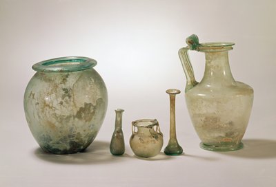 Collectie Romeins glas: cinerarium; begrafenisglaswerk en kruik, 1e-4e eeuw door Unbekannt Unbekannt