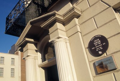 Ingang van het Oscar Wilde House Museum op Nummer Eén Merrion Square door Unbekannt Unbekannt