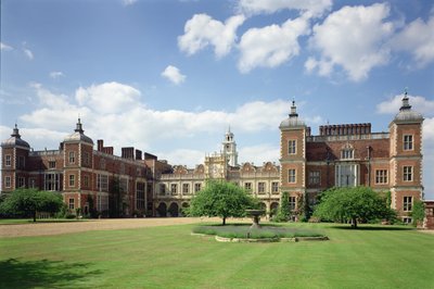 Exterieur van Hatfield House, Hertfordshire, gebouwd 1607-12 door Unbekannt Unbekannt