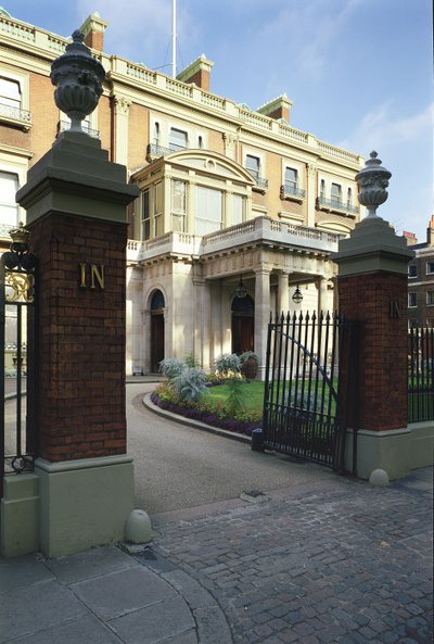Exterieur van de ingang van Hertford House, Manchester Square, Londen door Unbekannt Unbekannt