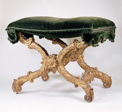 Franse Regency (1700-1720) X-frame kruk, van verguld hout met beklede zitting, bladeren en vlam motief, zonnebloem op kruising door Unbekannt Unbekannt