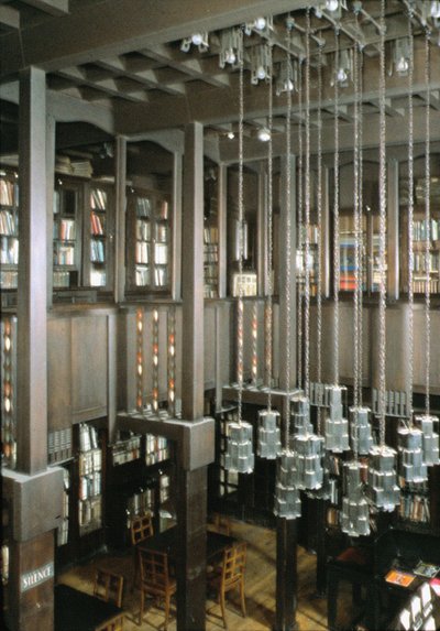 Interieur van Glasgow School of Art, bibliotheek, Schotland, VK; gebouwd 1897-1909 door Charles Rennie Mackintosh door Unbekannt Unbekannt