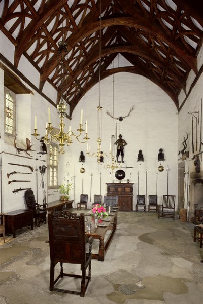 Interieur van de Grote Hal, Cotehele House, Cornwall door Unbekannt Unbekannt