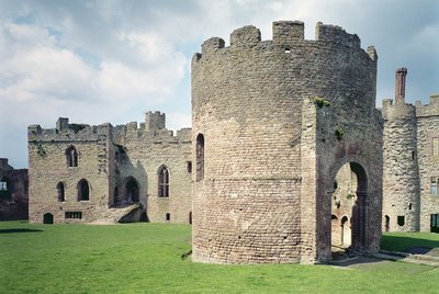 Ludlow Castle, Exterieur, Engelse School, gebouwd tussen 1066-1085, Shropshire, VK door Unbekannt Unbekannt