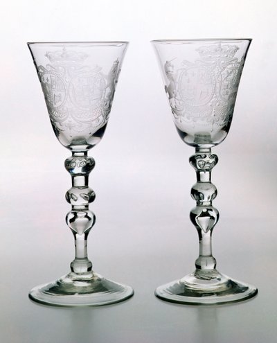 Newcastle licht baluster wijnglas met Nederlandse wapengravure, 18e eeuw door Unbekannt Unbekannt