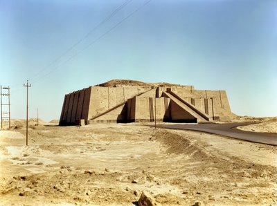 Noordoostelijke gevel van de ziggurat, ca. 2100 v.Chr. door Unbekannt Unbekannt