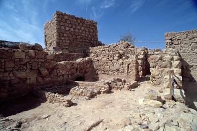Restanten van het fortpaleis, gebouwd door Herodes de Grote (73-4 v.Chr.) ca. 37-31 v.Chr. door Unbekannt Unbekannt