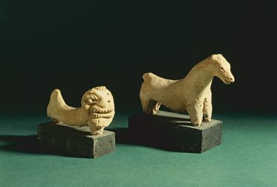 Terracotta leeuw en paard, Mohenjodaro, 2300-1750 v.Chr. door Unbekannt Unbekannt