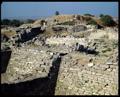 De Heuvel van Hissarlik, de locatie van de oude stad Troje, 3000-1100 v.Chr. door Unbekannt Unbekannt