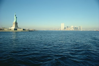 Uitzicht op het Vrijheidsbeeld en het zuidelijke einde van Manhattan Island door Unbekannt Unbekannt