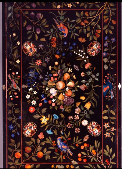 Een Florentijns pietra dura tafelblad ingelegd met verschillende marmer- en lapis lazuli-centra door een fruitdisplay, ca. 1670 door Unbekannt