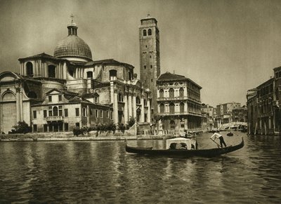 Een gondel in het Canal Grande tegenover de kerk van Sint-Jeremias (San Geremia) in de wijk Cannaregio. Venetië. Fotografie door Wilhelm Bode door Unbekannt