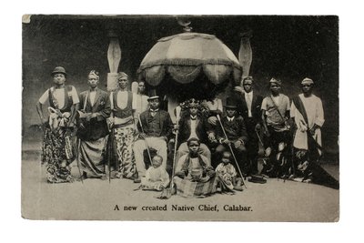 Een nieuw gecreëerde inheemse chef, Calabar, Nigeria, c.1910 door Unbekannt