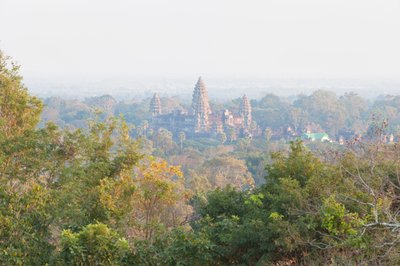 Angkor Wat gezien vanaf de tempel op de heuvel Phnom Bakheng, Siem Reap, Cambodja door Unbekannter Künstler