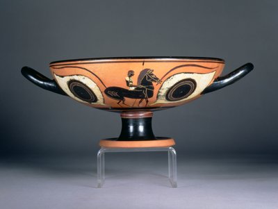 Attische zwartfigurige oogbeker, met toegevoegde rode en witte decoratie die een paard en ruiter afbeeldt, 480-450 v.Chr. (aardewerk) door Unbekannt