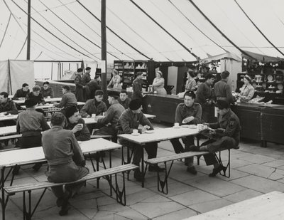 Kantinetent, Weybourne Zomerkamp, april 1954 (zw/w foto) door Unbekannt