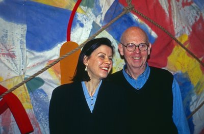 Claes Oldenburg, Zweedse popartiest, met zijn vrouw Coosje van Bruggen in Bonn, Duitsland 1996 door Unbekannter Künstler